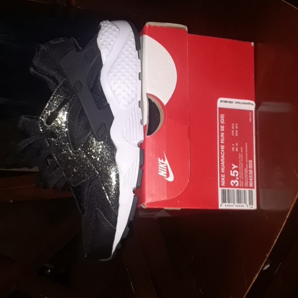 Girls nike huarche's